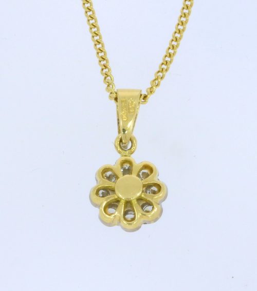 Diamond & Gold Jewellery 18ct Yellow Gold 25pts Diamond Daisy Flower Pendant & Chain