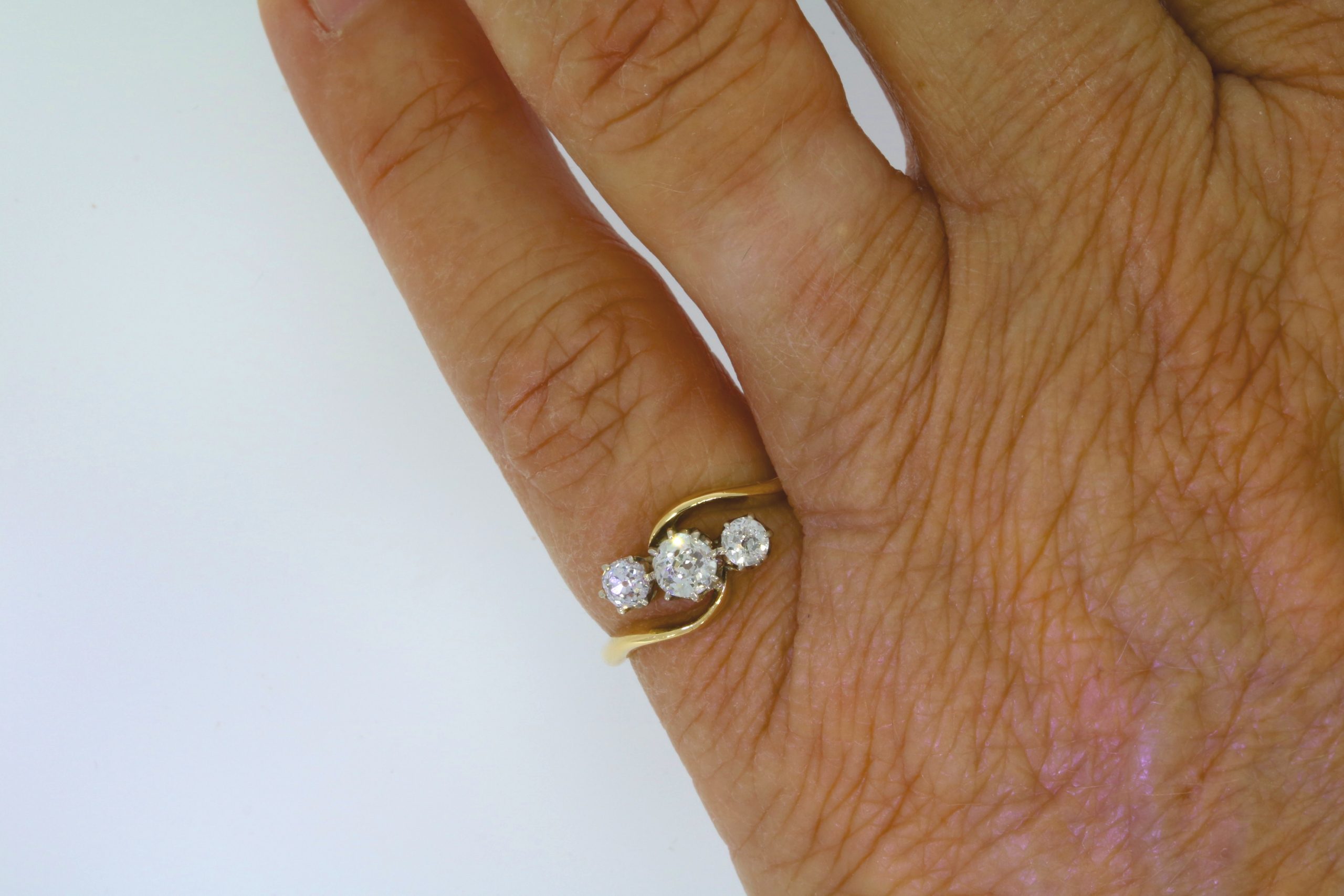 Diamond & Gold Jewellery 18ct Three Stone 0.45ct Diamond Twist Ring Secondhand