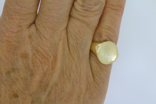 Diamond & Gold Jewellery 9ct Yellow Gold Oval Solid Signet Ring