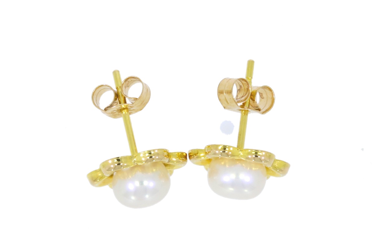 Diamond & Gold Jewellery 9ct Yellow Gold freshwater Pearl Daisy Design Stud Earrings