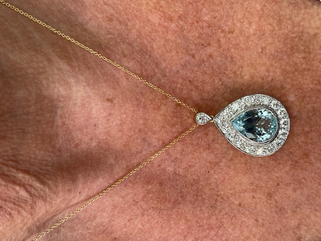 Diamond & Gold Jewellery 18ct Y/Gold 2ct 30 Diamonds & 7ct 50pts Aquamarine Pendant