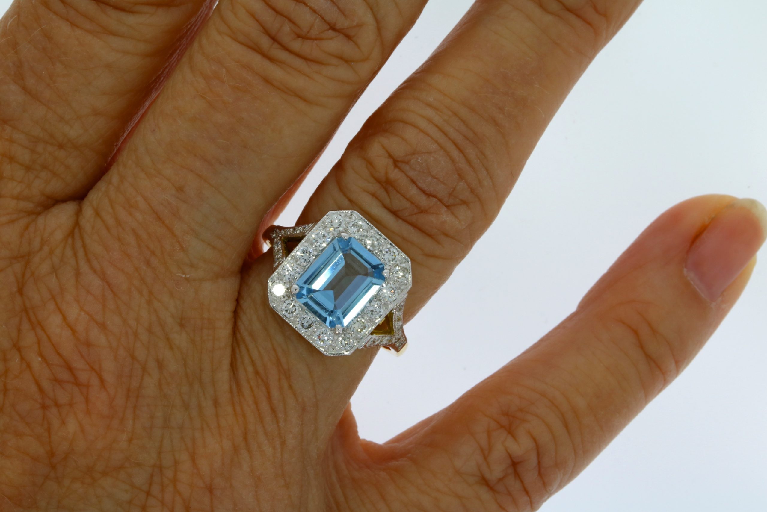 Diamond & Gold Jewellery 18ct Yellow Gold Emerald Cut Aquamarine & Diamond Cluster Ring